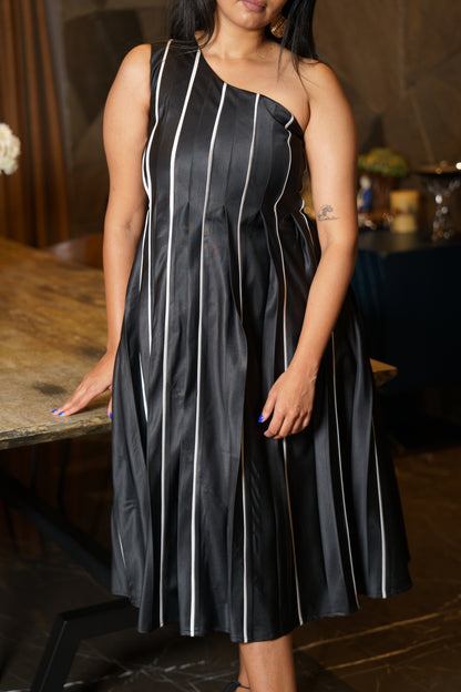 OBSIDIAN VEIN DRESS